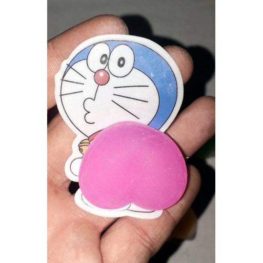 Một cái đồ chơi mô hình Mong Xinh bóp xả stress có nhiều màu sắc rất xinh