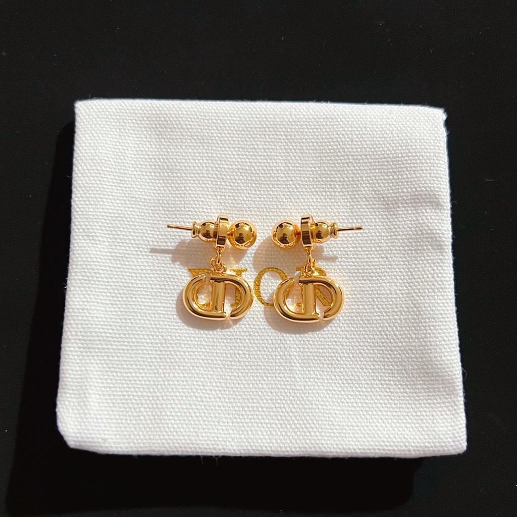 Thương hiệu thời trang chữ d nút tai trơn cùng phiên bản chất liệu xu hướng thời trang quý phái thanh lịch đẹp tinh tế