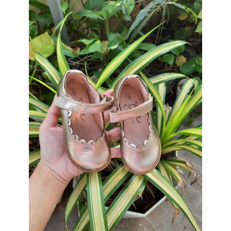 Giày xuất cho bé