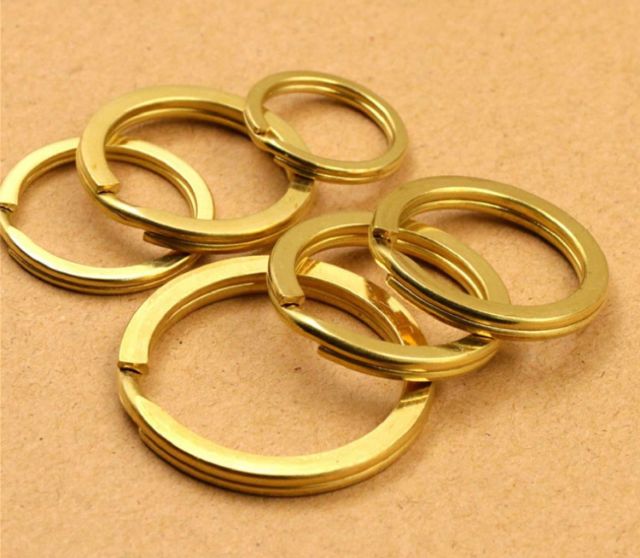 2 chiếc khoen tròn đồng thau