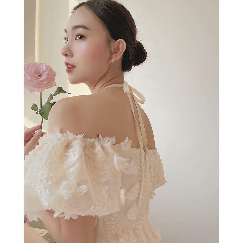 Áo cổ yếm trễ vai tay phồng chất liệu tơ cao cấp thêu hoa