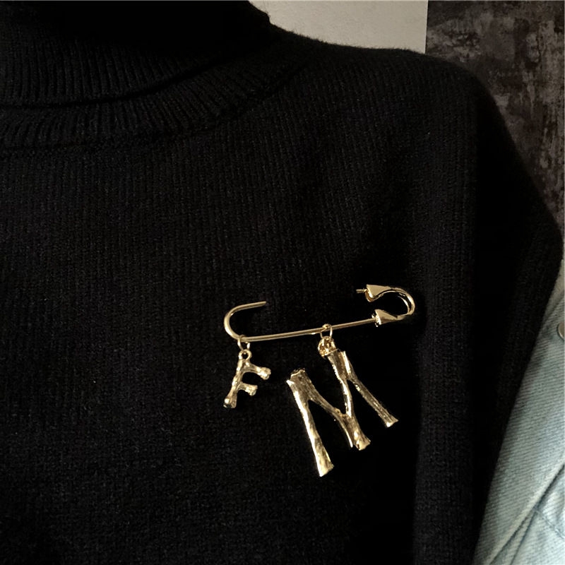 Ghim Cài Áo Hình Chữ M 22317 Phong Cách Hàn Quốc