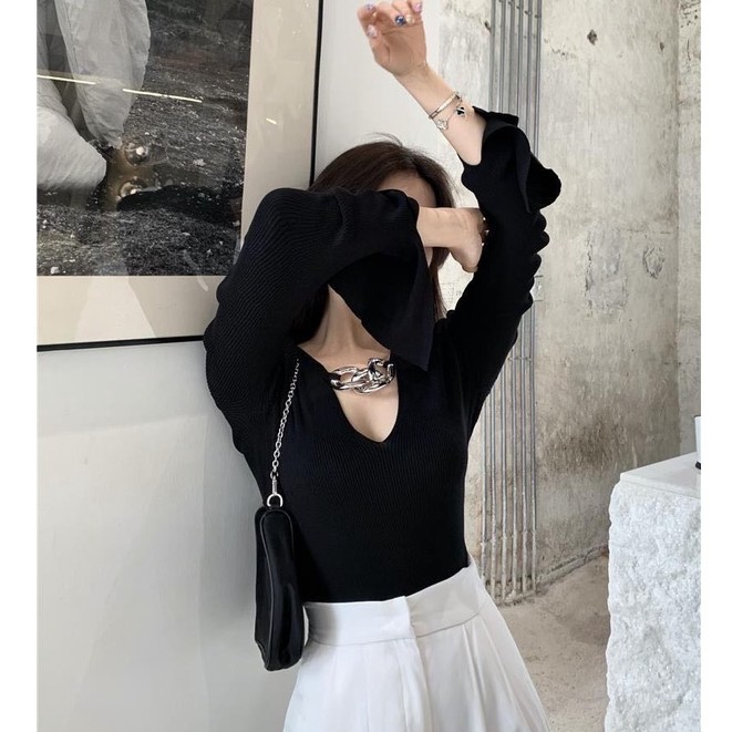 QADCOL Áo dệt kim tay loe cổ chữ v xẻ tà phong cách retro quyến rũ cho nữ