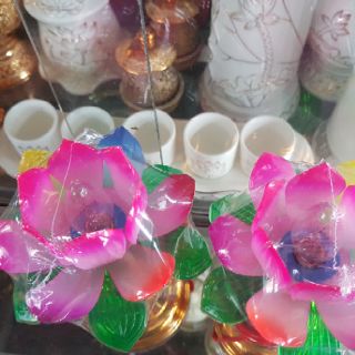 Đèn điện hoa sen để bàn thờ.