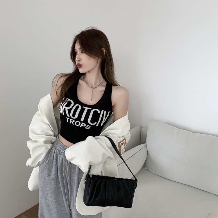 Áo croptop QKOOLE không tay hoạ tiết chữ phong cách Hàn Quốc