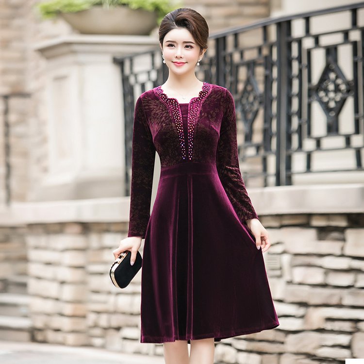 Đầm Nhung Dài Qua Gối Thời Trang Xuân Thu Phong Cách Mới Cho Mẹ Và Bé