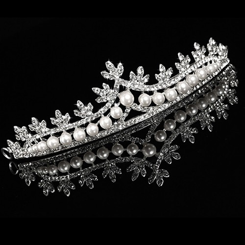 Vương MiệN Cho Cô Dâu HìNh ChiếC Lá