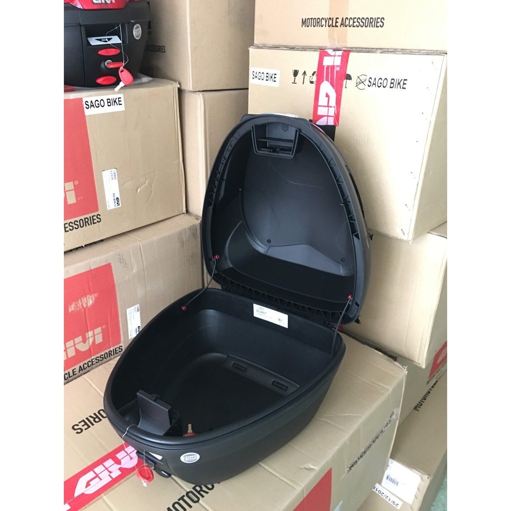 Thùng xe máy givi mẫu B34NT kèm đế và bát gắn, mới 100%