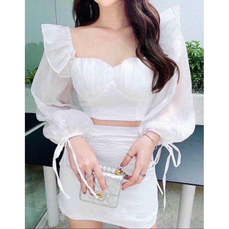Set áo bèo vai tay dài và chân váy ôm sang chảnh