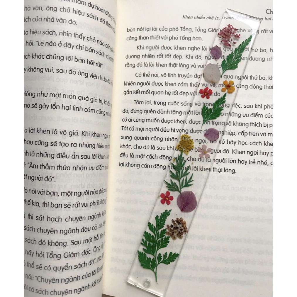 Bookmark, kẹp sách đánh dấu trang hình hoa lá khô resin VeryMe handmade