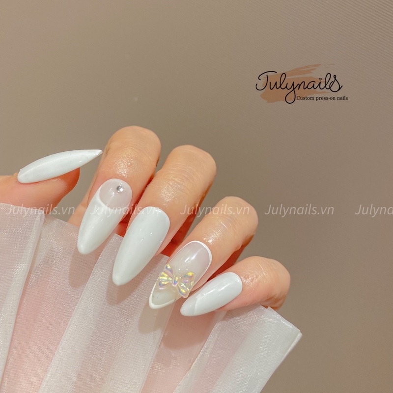 Nail Box Thiết Kế Màu Trắng đính nơ tròn nhọn dễ thương julynails nb119