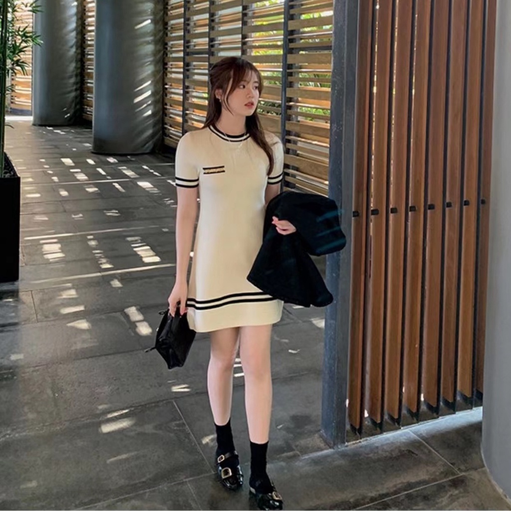 Đầm Dệt Kim Ngắn Tay Cổ Tròn Họa Tiết Kẻ Sọc Phong Cách Vintage Pháp