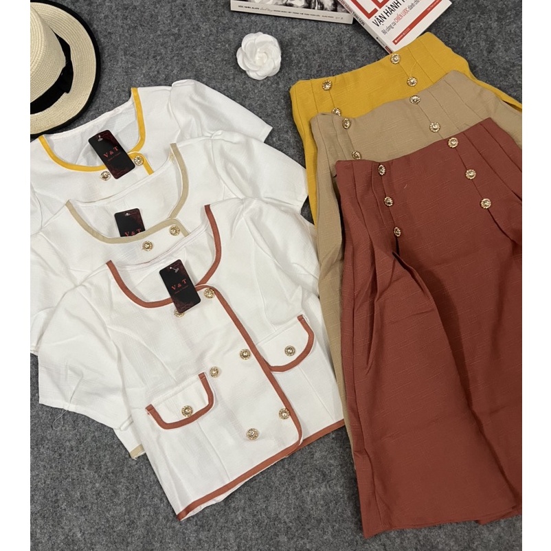 SET ÁO CROPTOP PHỐI CHÂN VÁY NÚT DÀI QUA GỐI