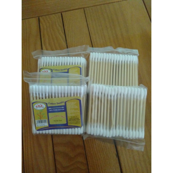 1 gói bông ngoáy tai cán gỗ