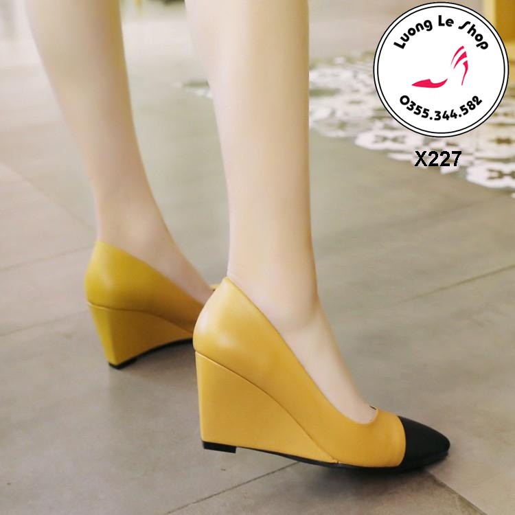 Sandal đế xuồng 8cm mũi nhọn da lì phối màu 2 màu đen vàng ms X227