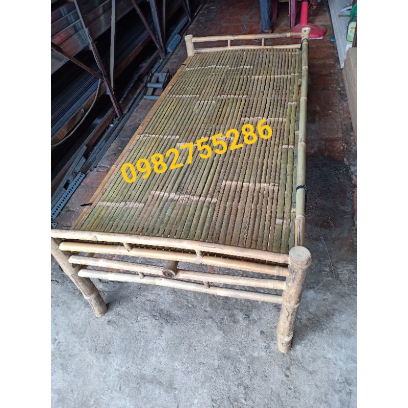 Giường tre bà đẻ, chõng tre.