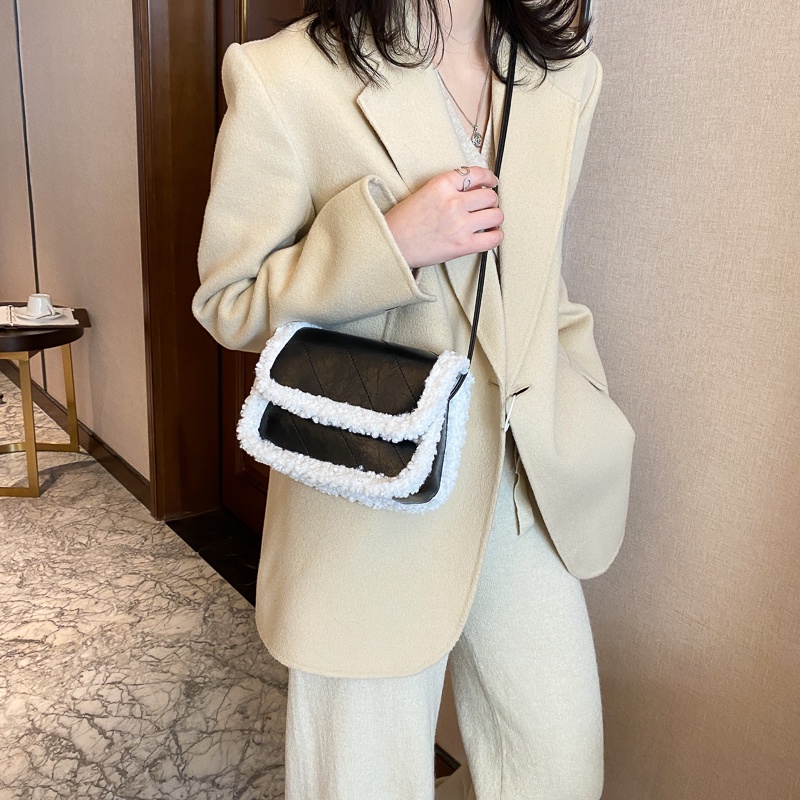 Túi đeo chéo bì thư mini viền bông hàng Quảng Châu ST01