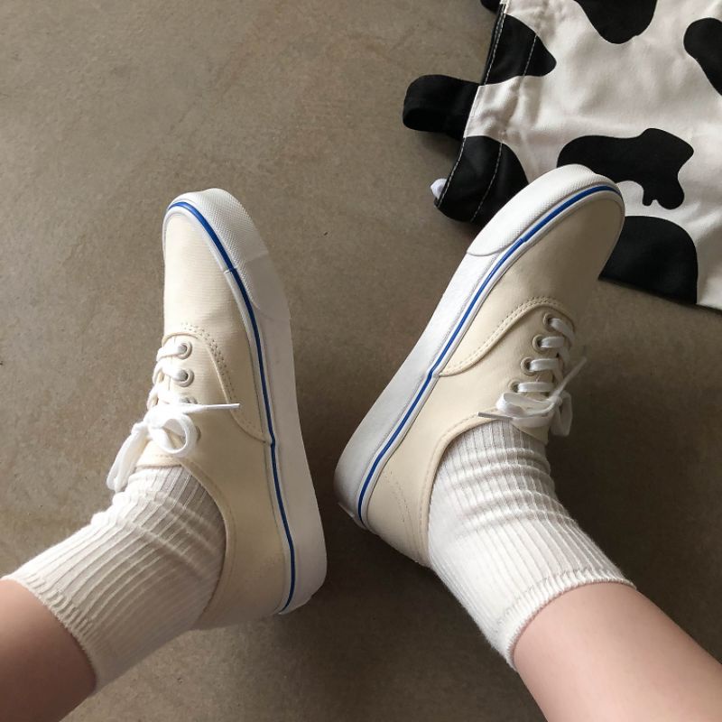 Giày ulzzang đế bằng màu sữa viền xanh