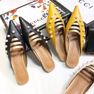 Dép bít mũi ngọc