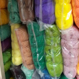 Chỉ len đủ màu sắc 25k / cuộn
