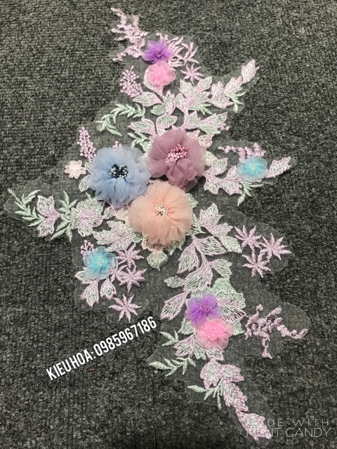 Tấm ren đính hoa