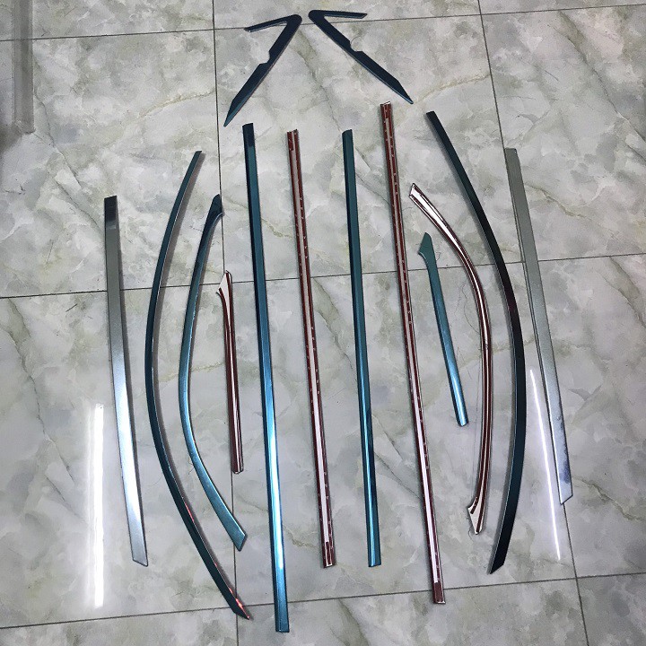 Bộ Ốp nẹp viền Chân kính và Cong kính full viền xe Kia Sorento các đời xe 2010 đến 2020