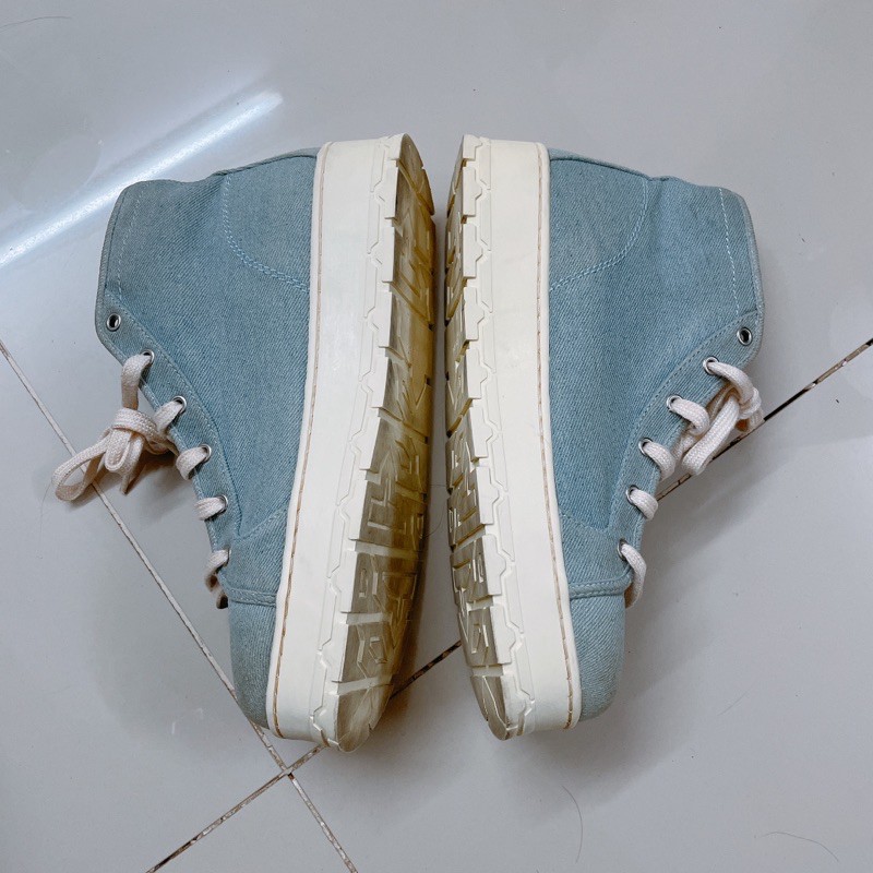 Thanh lý giày sneaker cổ cao zara màu xanh - Size 38