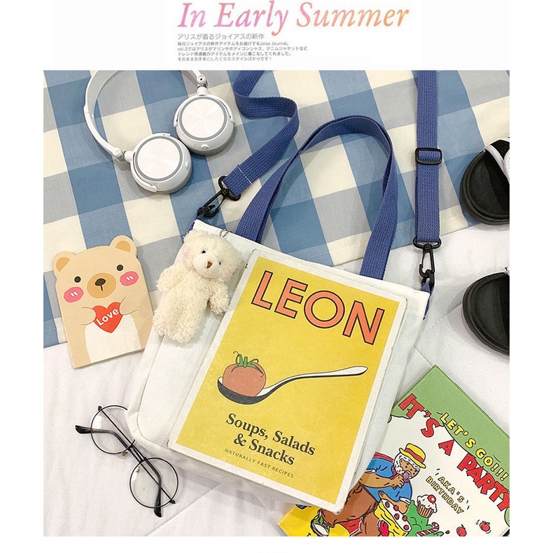 Túi Xách Đeo Vai Vải Bạt In Hình Gấu Dâu Tây Thời Trang Sành Điệu