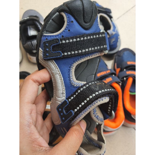 Thanh lý 4 đôi giày bé trai