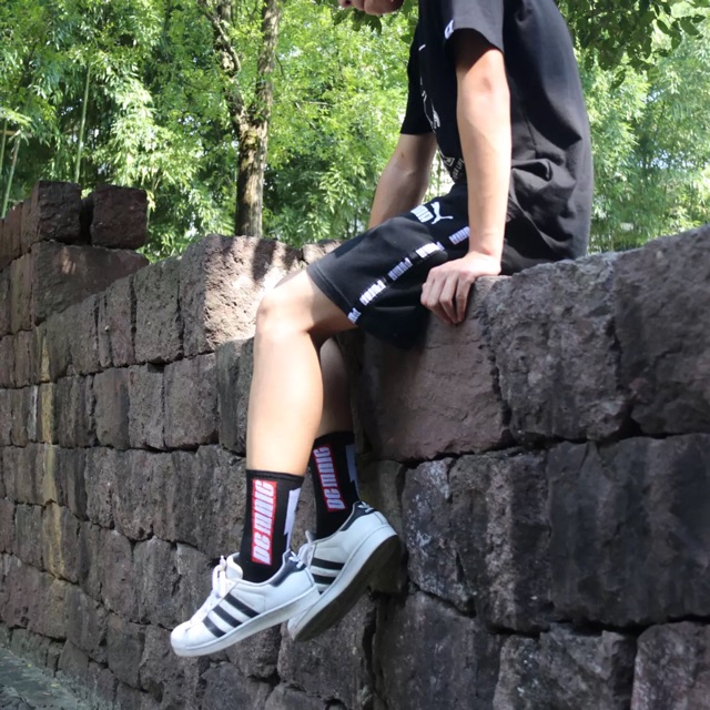 Vớ tất cao cổ Ulzzang phối chữ và hình tia chớp.