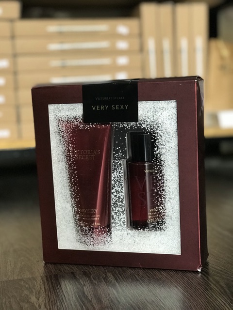 Lotion dưỡng da và nước xịt thơm Victoria Secret hàng chính hãng US. Hương thơm quyến rũ thiết kế tinh tế.Giá 250k/tuýp | BigBuy360 - bigbuy360.vn