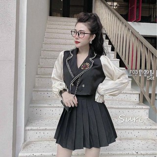 Set áo croptop cổ vest đính logo pha tay tơ dài bo kèm chân váy ngắn xếp ly! (kèm hình thật trải sàn)