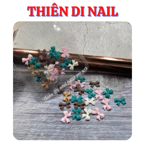 Phụ kiện trang trí móng: Hoa sứ nhí kèm nơ và gấu Thiên Di Nail