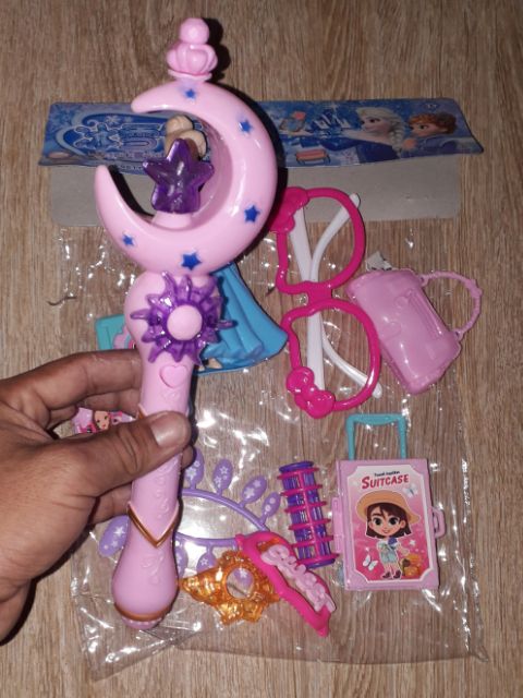 Sét Bộ đồ chơi trang điểm bằng nhựa kèm gậy có nhạc và đèn Led tặng kèm pin