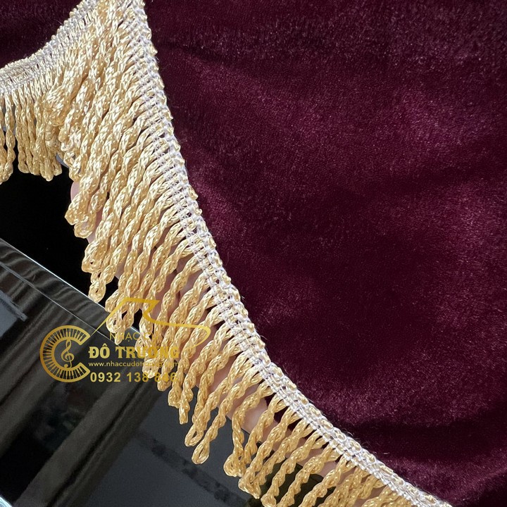 Khăn phủ đàn Piano nhung đỏ đô tua rua nâu