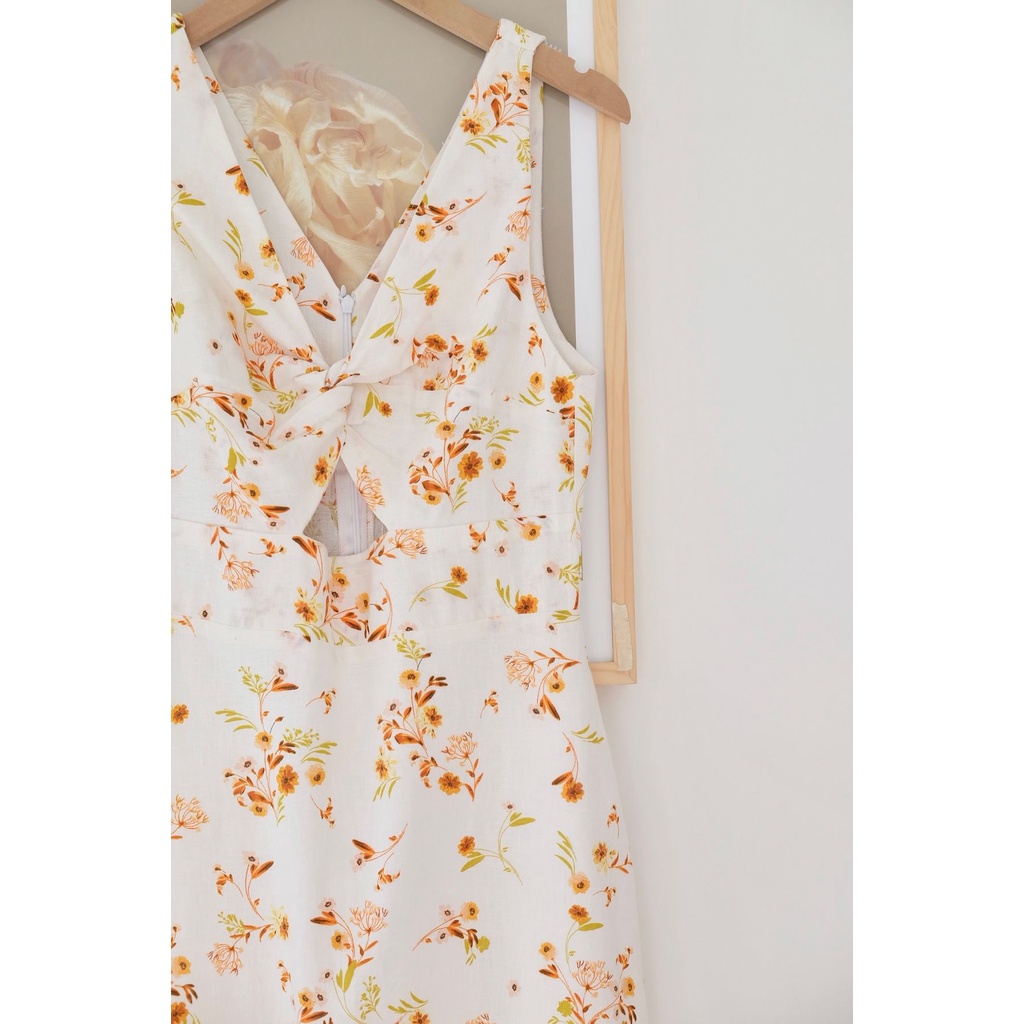 Ceci Cela - Đầm Họa Tiết Hoa Vàng Cam Dáng Dài Knot