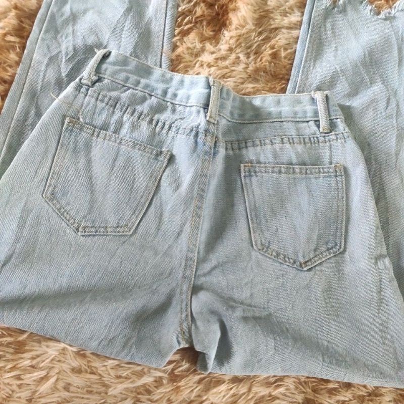 Quần jeans line kiểu pass