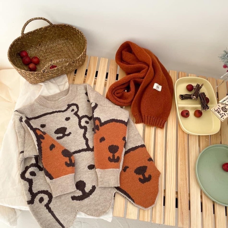 Set áo len gấu kèm khăn hàng QCCC cho bé gái