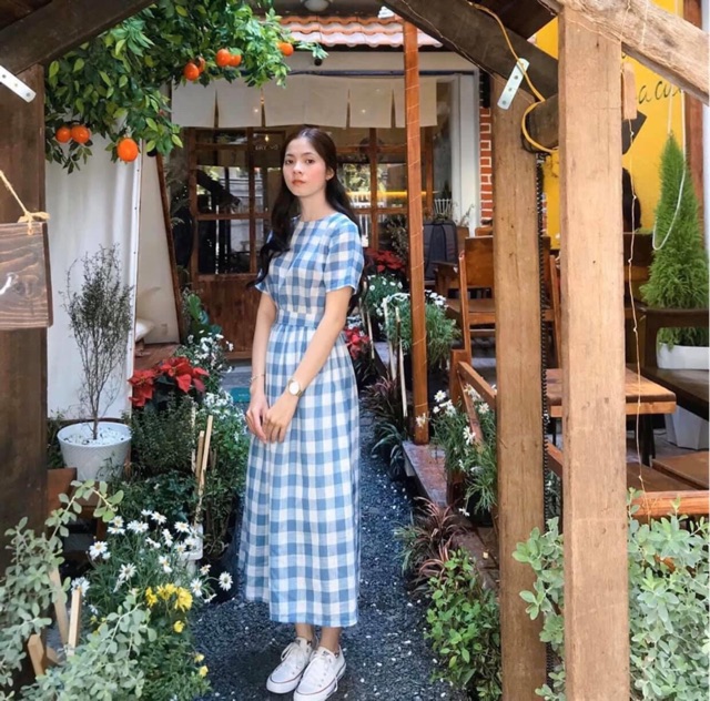 Đầm caro xanh nút sau form dài