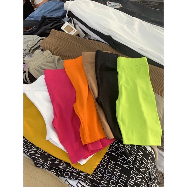 Quần legging co giãn lững trên gối