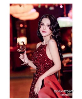 Đầm kim sa hở lưng