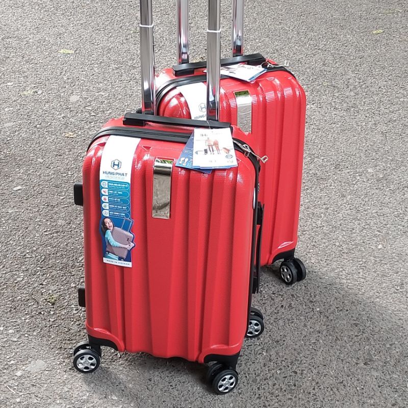 Vali nhựa dẻo size 24 inch  mầu đỏ sale lỗ, hãng Hùng Phát bảo hành 5 năm