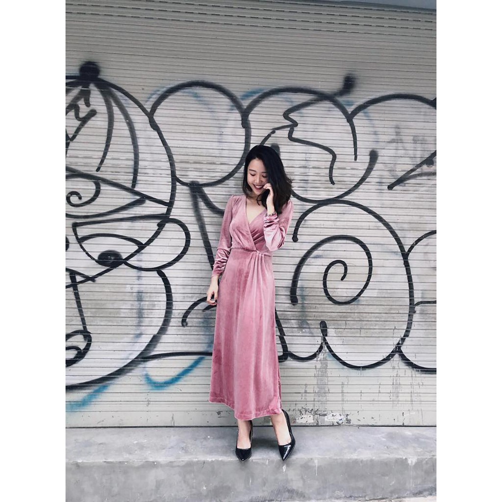 Đầm nhung form dài cổ V Hamistore