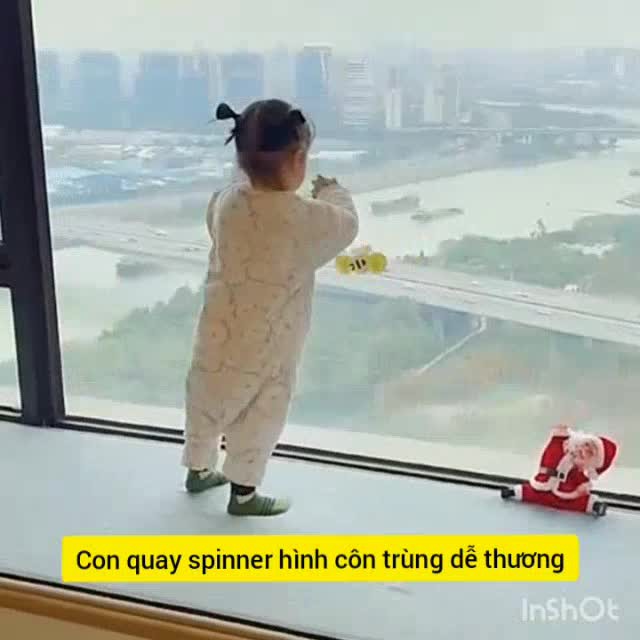 Sét 3 Con Quay Đồ Chơi Hình Cánh Hoa Dán Tường Cho Bé