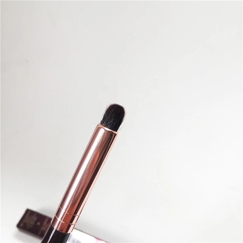 Cọ Trang Điểm Charlotte Tilbury Eye Smudger (Đánh Hốc Mắt)