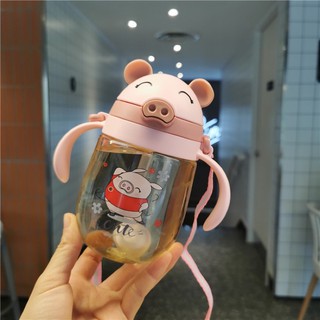 Bình nước cho bé cute nhựa có ống hút 350ml hình chú Heo cho bé tập uống có tay cầm, an toàn tiện lợi