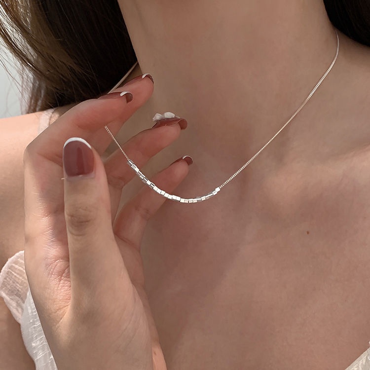 Vòng cổ Hạt Vuông Nhỏ Màu Sắc Đơn Giản Dành Cho Nữ