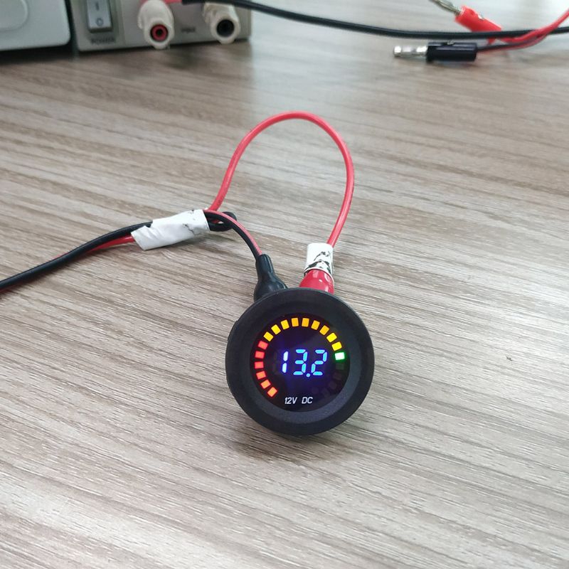 Vôn kế kỹ thuật số có đèn led cho xe hơi / mô tô DC 12V