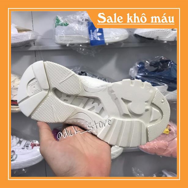 𝐆𝐢à𝐲 𝐧ữ 𝐒𝐧𝐞𝐚𝐤𝐞𝐫 𝐜𝐡𝐮𝐧𝐤𝐲 𝐌𝐋𝐁 𝐛ó𝐧𝐠 𝐜𝐡à𝐲 𝐇à𝐧 𝐐𝐮ố𝐜