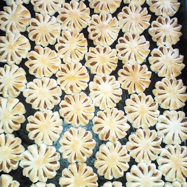 Bánh hoa mai nhân mứt khóm
